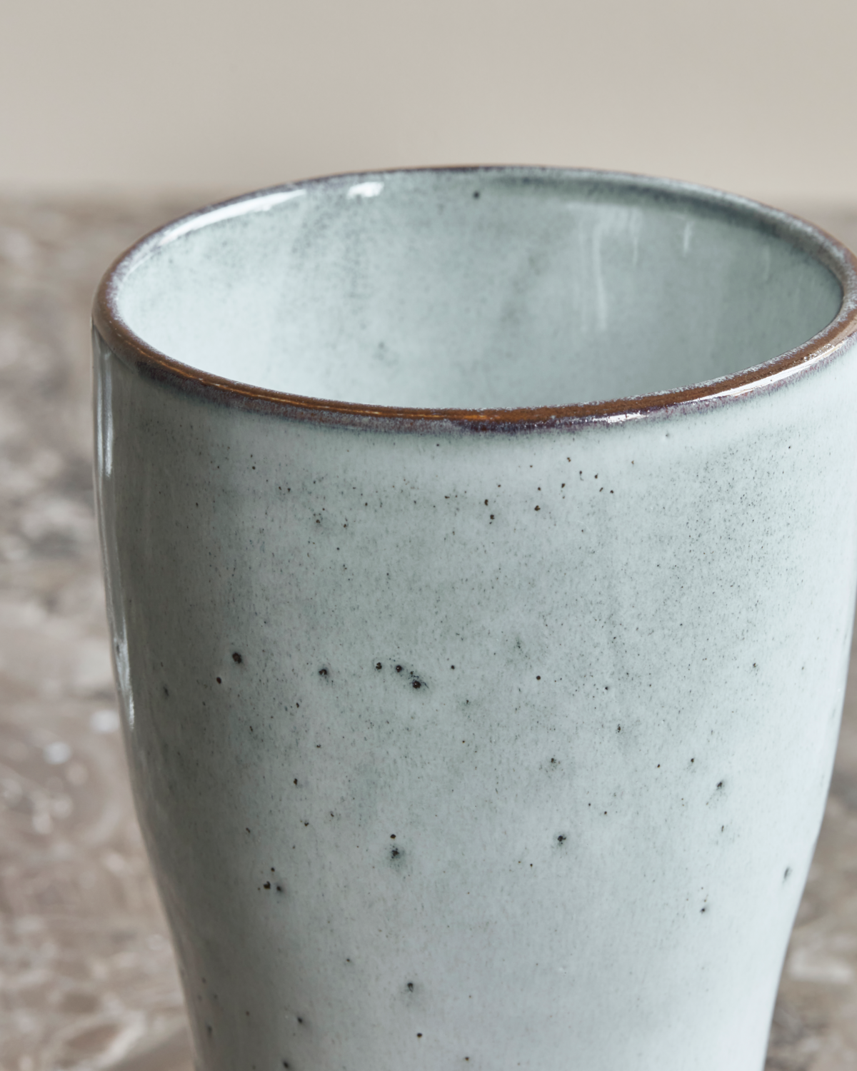 'Liss Thermo' mug - light grey - by House Doctor